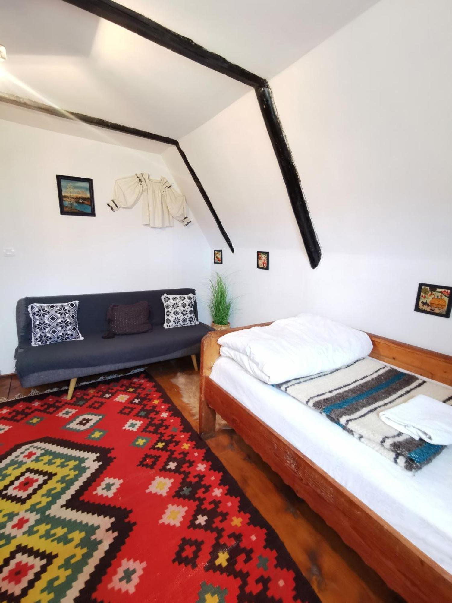 Complex Traditional Casa Din Vale * Breb
