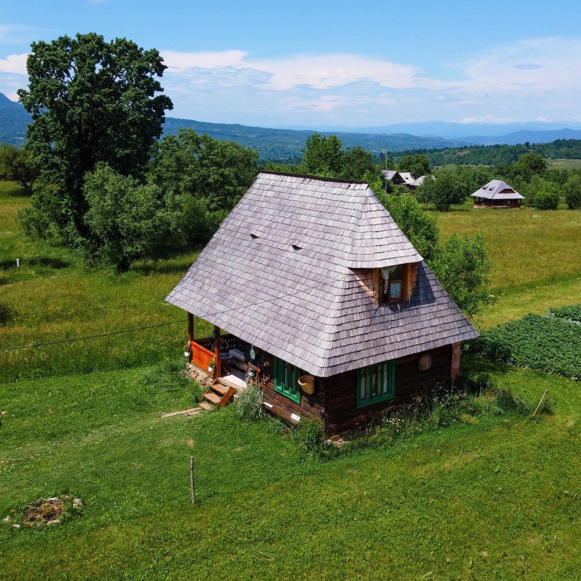 Complex Traditional Casa Din Vale Breb