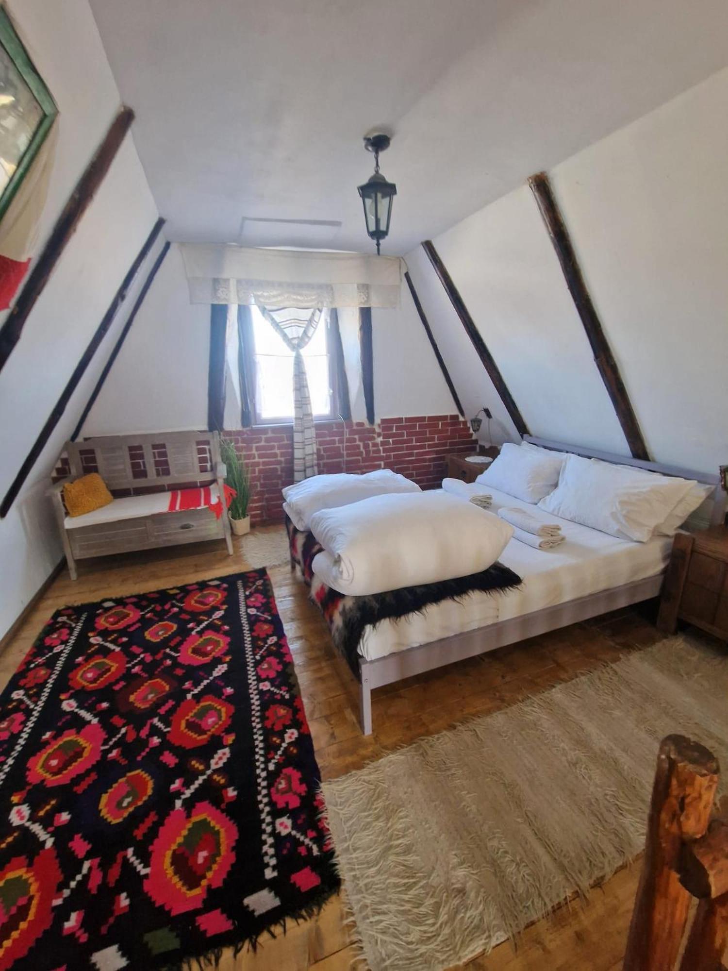 Complex Traditional Casa Din Vale Breb