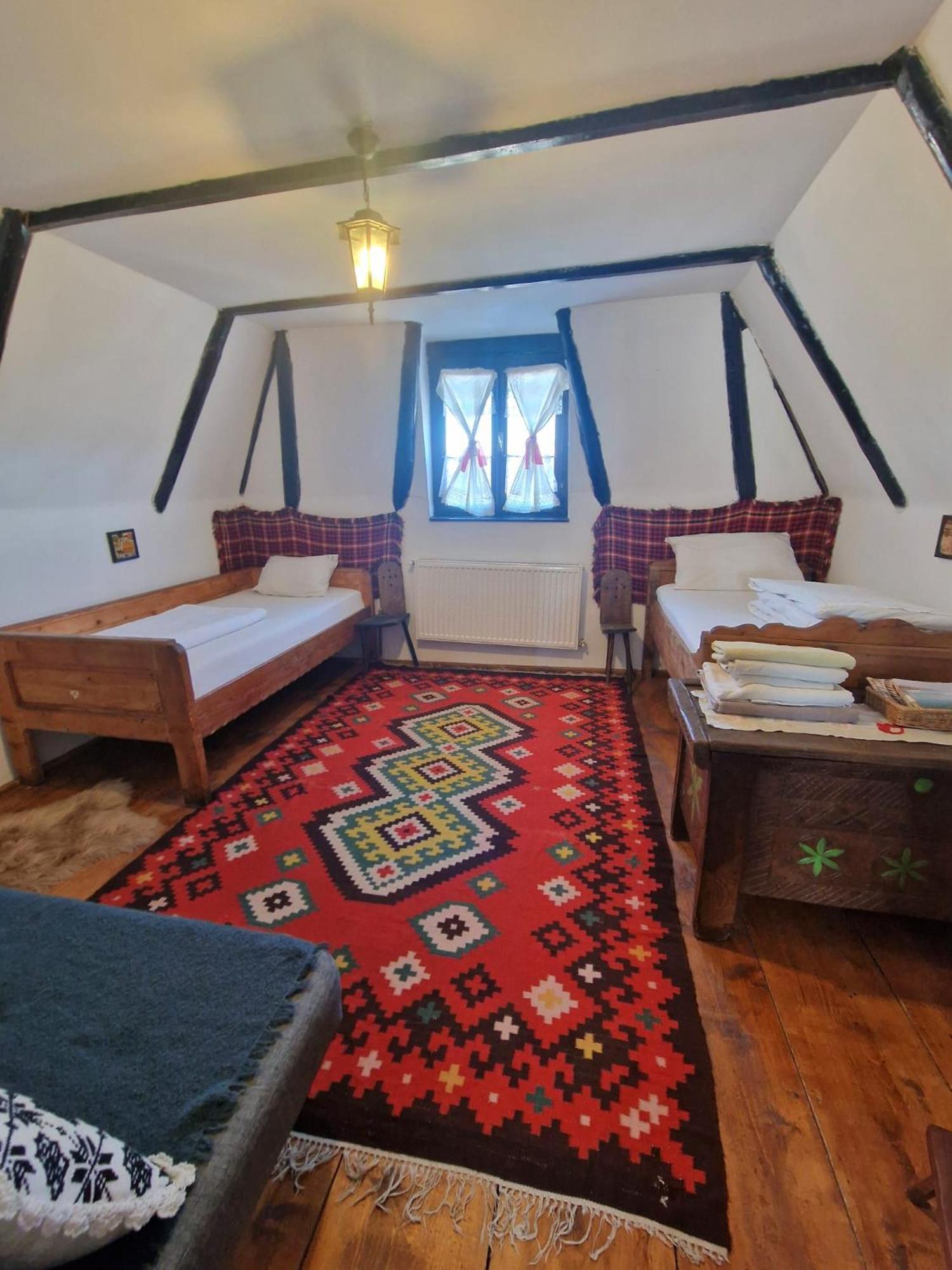 Complex Traditional Casa Din Vale * Breb